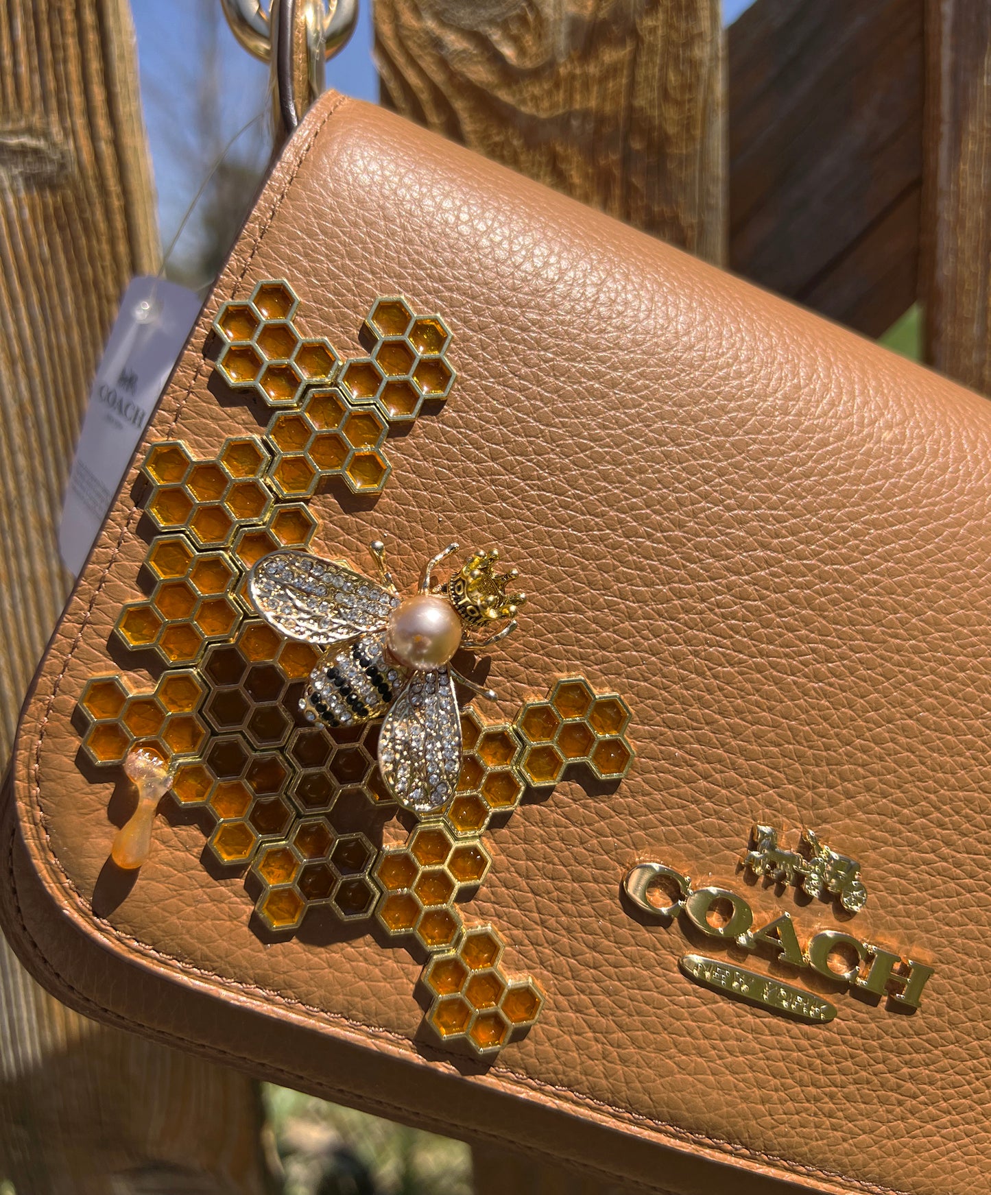 Bee My Honey, Queen